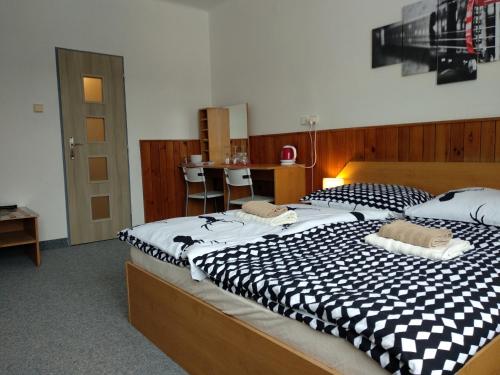 Un pat sau paturi într-o cameră la Prázdninový dům Na Panorámě