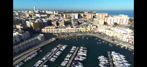 Nespecifikovaný výhled na destinaci Bisceglie nebo výhled na město při pohledu z apartmánu