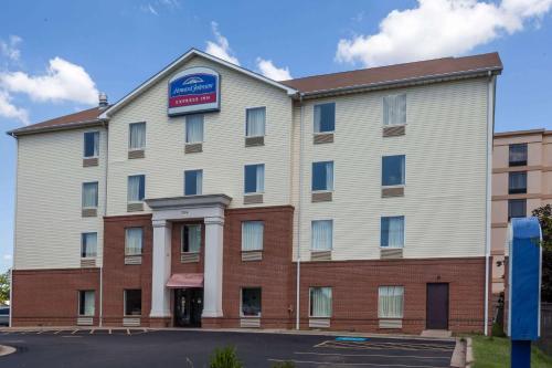 a rendering of the front of the hotel at Howard Johnson by Wyndham Airport in Louisville
