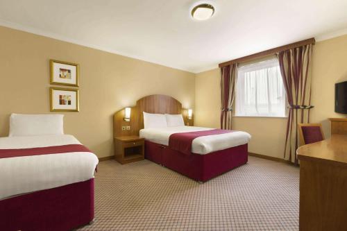 Ένα ή περισσότερα κρεβάτια σε δωμάτιο στο Savera Hotel South Ruislip