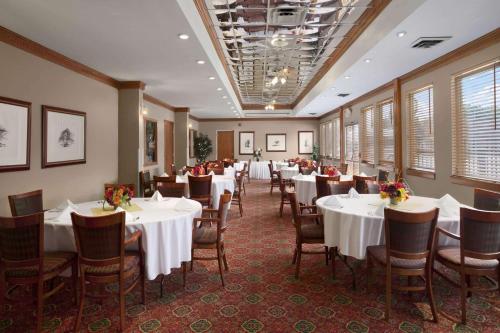 Ресторан / где поесть в Ramada by Wyndham Saginaw Hotel & Suites