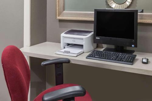 Galeriebild der Unterkunft Ramada by Wyndham New Iberia in New Iberia