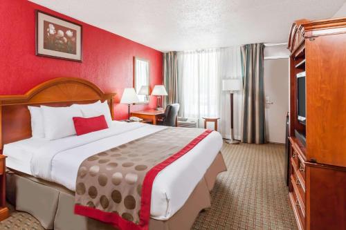 Galeriebild der Unterkunft Ramada by Wyndham New Iberia in New Iberia