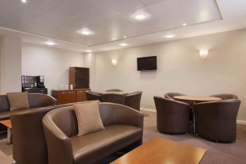 Χώρος καθιστικού στο Ramada Plaza Wrexham