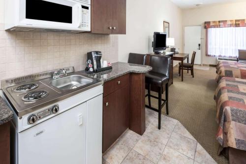 Gallery image of Ramada by Wyndham High River in High River