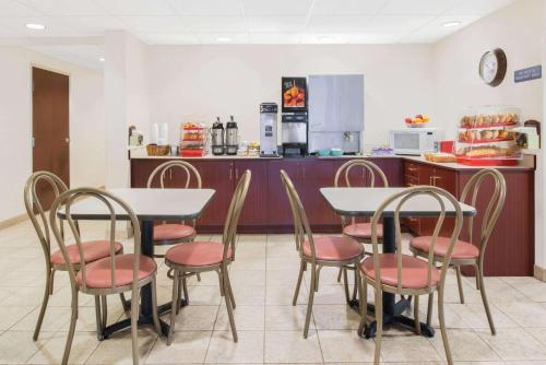 Køkken eller tekøkken på Microtel Inn & Suites by Wyndham Hamburg