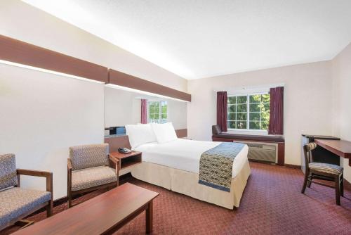 Ένα ή περισσότερα κρεβάτια σε δωμάτιο στο Microtel Inn & Suites by Wyndham Hamburg