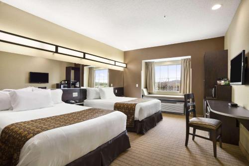 Televisyen dan/atau pusat hiburan di Microtel Inn & Suites by Wyndham Cambridge