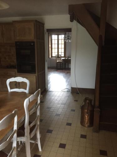 a kitchen and dining room with a table and chairs at Chez Mémère Hélène in Sormonne