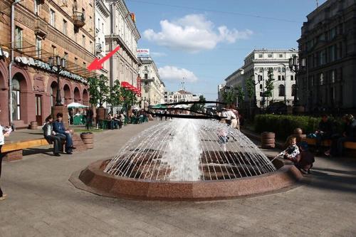 a water fountain in the middle of a city street at KAZA APART in Minsk