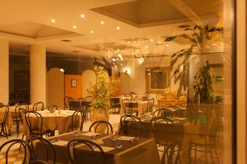 Restoran ili neka druga zalogajnica u objektu L'Albero