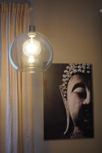 a light hanging from a ceiling with a picture of a woman at Gästehaus Familie Löffler - Ferienwohnung am Stadtplatz in Litschau in Litschau