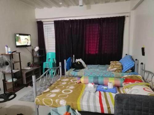 a bedroom with two beds and a window at Condo Transient Near NAIA Airport-Unlimited Internet v2 in Manila