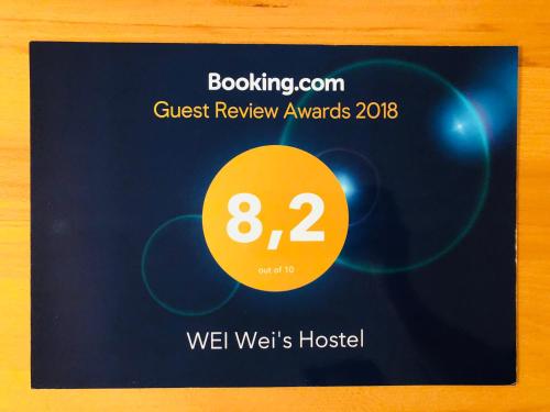 Un certificado, premio, letrero u otro documento en Wei Wei's Hostel