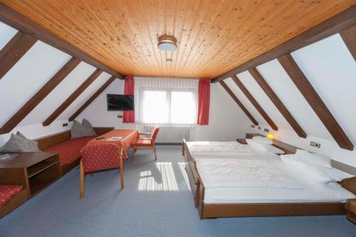 Katil atau katil-katil dalam bilik di Pension Panoramablick