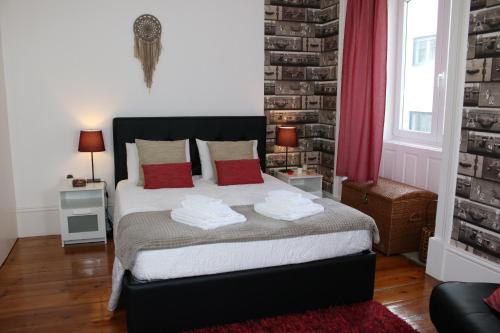 Łóżko lub łóżka w pokoju w obiekcie Almada Porto Downtown - by Guest SPA