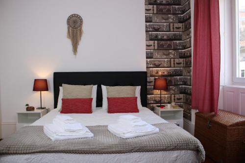 Ein Bett oder Betten in einem Zimmer der Unterkunft Almada Porto Downtown - by Guest SPA