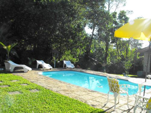 La alberca dentro o cerca de Pousada Cascata dos Amores