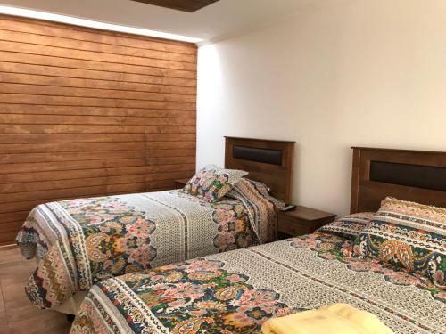 Postel nebo postele na pokoji v ubytování Hostal Luna del Mar 840-B