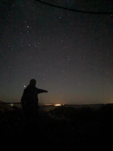 a man pointing at the stars in the night sky at Hostal Luna del Mar 840-B in La Serena