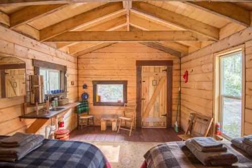 Postel nebo postele na pokoji v ubytování Blackburn Cabins - McCarthy, Alaska