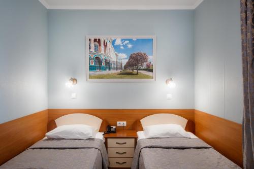 Säng eller sängar i ett rum på Hotel Sverdlova 27