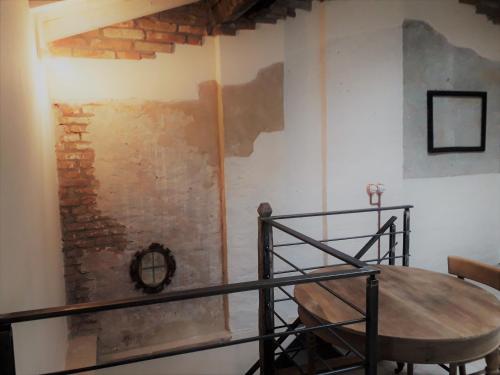 a room with a table and a brick wall at Agriturismo Cascina Pezzolo in Lodi