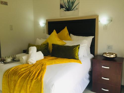 Sinesan Guesthouseにあるベッド