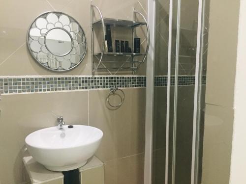 Sinesan Guesthouseにあるバスルーム