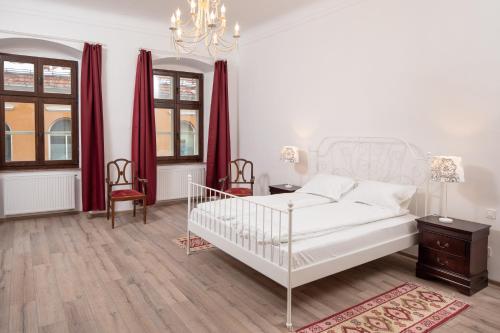 Кровать или кровати в номере Hirscher Apartments