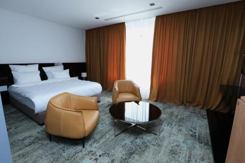 Un pat sau paturi într-o cameră la Valentino Rooms