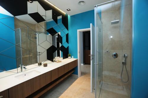 A bathroom at Valentino Rooms