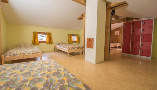 Postel nebo postele na pokoji v ubytování Schutzenbach Backpackers For Adults 18-34