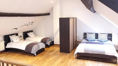 a bedroom with two beds in a attic at CEP MAISONNETTE in Brussels