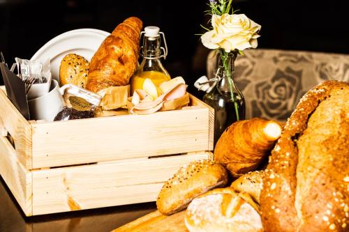 ルールモントにあるDe Pastorie Bed & Breakfastの木箱