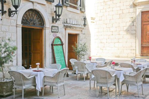 ホテル マリヤにあるレストランまたは飲食店