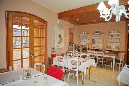 A restaurant or other place to eat at Hotel Marija