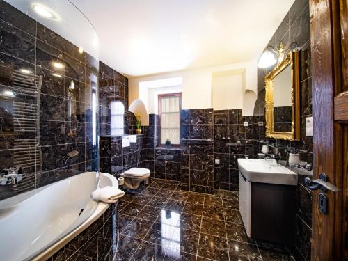 Kylpyhuone majoituspaikassa Residence Safari Resort - Chateau