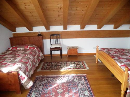 เตียงในห้องที่ B&B Dolomiti