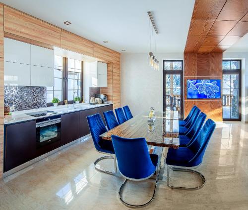 Телевизор и/или развлекательный центр в Chalet BFamilyHouse Bukovel