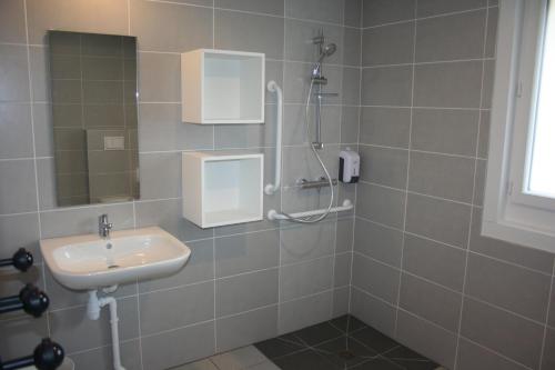 Kylpyhuone majoituspaikassa Domaine de Maravant - Centre de vacances
