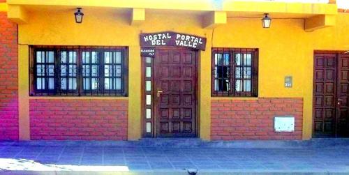 Η πρόσοψη ή η είσοδος του Hostal Portal del Valle
