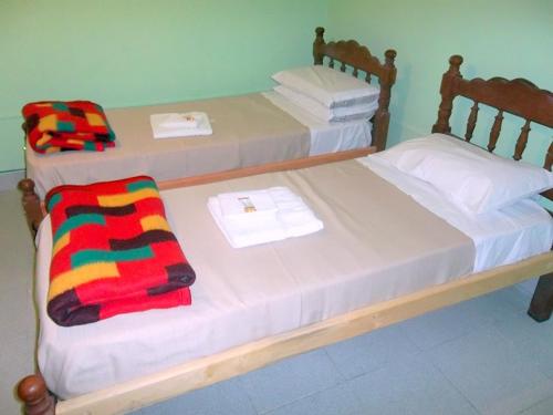 Ένα ή περισσότερα κρεβάτια σε δωμάτιο στο Hostal Portal del Valle