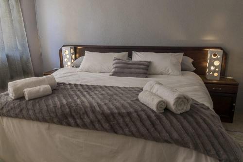 Katil atau katil-katil dalam bilik di Cape Pine Guest House