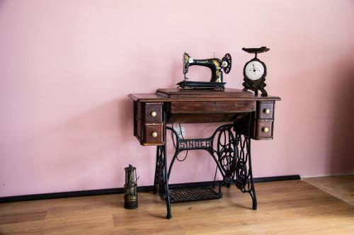 an old desk with a clock on it next to a wall at Casa Ozon in Vulcan
