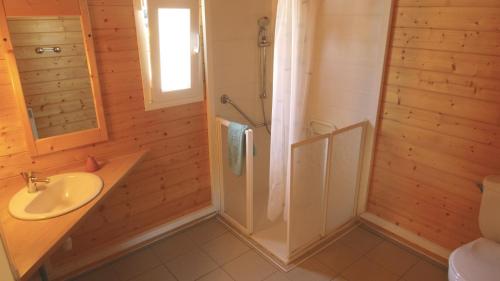 Koupelna v ubytování VVF Lac d'Eguzon