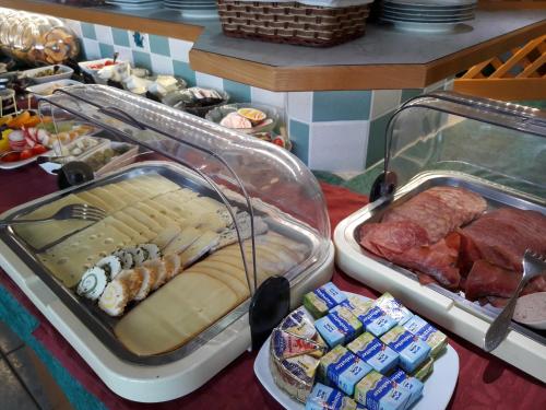 ゲストハウスの敷地内または近くでの食事または食べ物