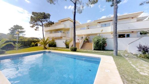 Very nice family apartment, direct pool access