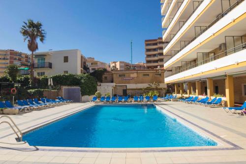 Afbeelding uit fotogalerij van Apartamentos Buensol in Torremolinos