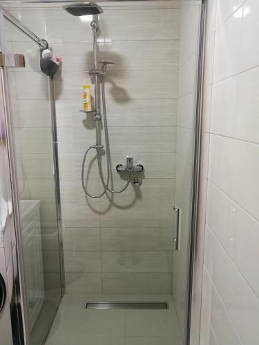 Et badeværelse på Apartman Karma